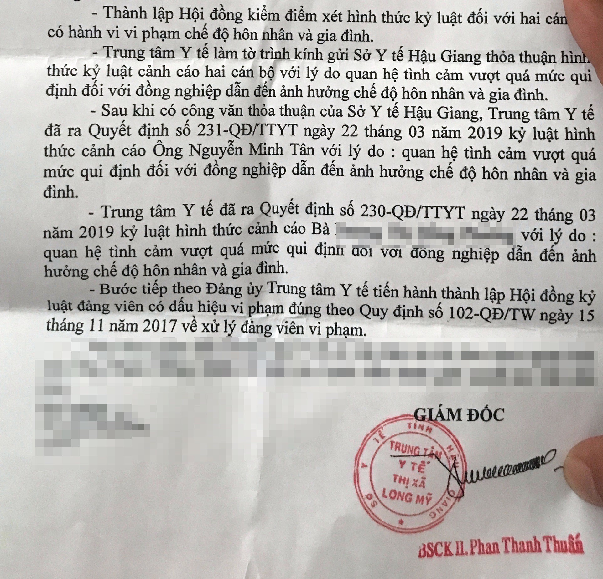 "Quan hệ tình cảm quá mức cho phép" với nữ điều dưỡng, phó khoa chỉ bị cảnh cáo