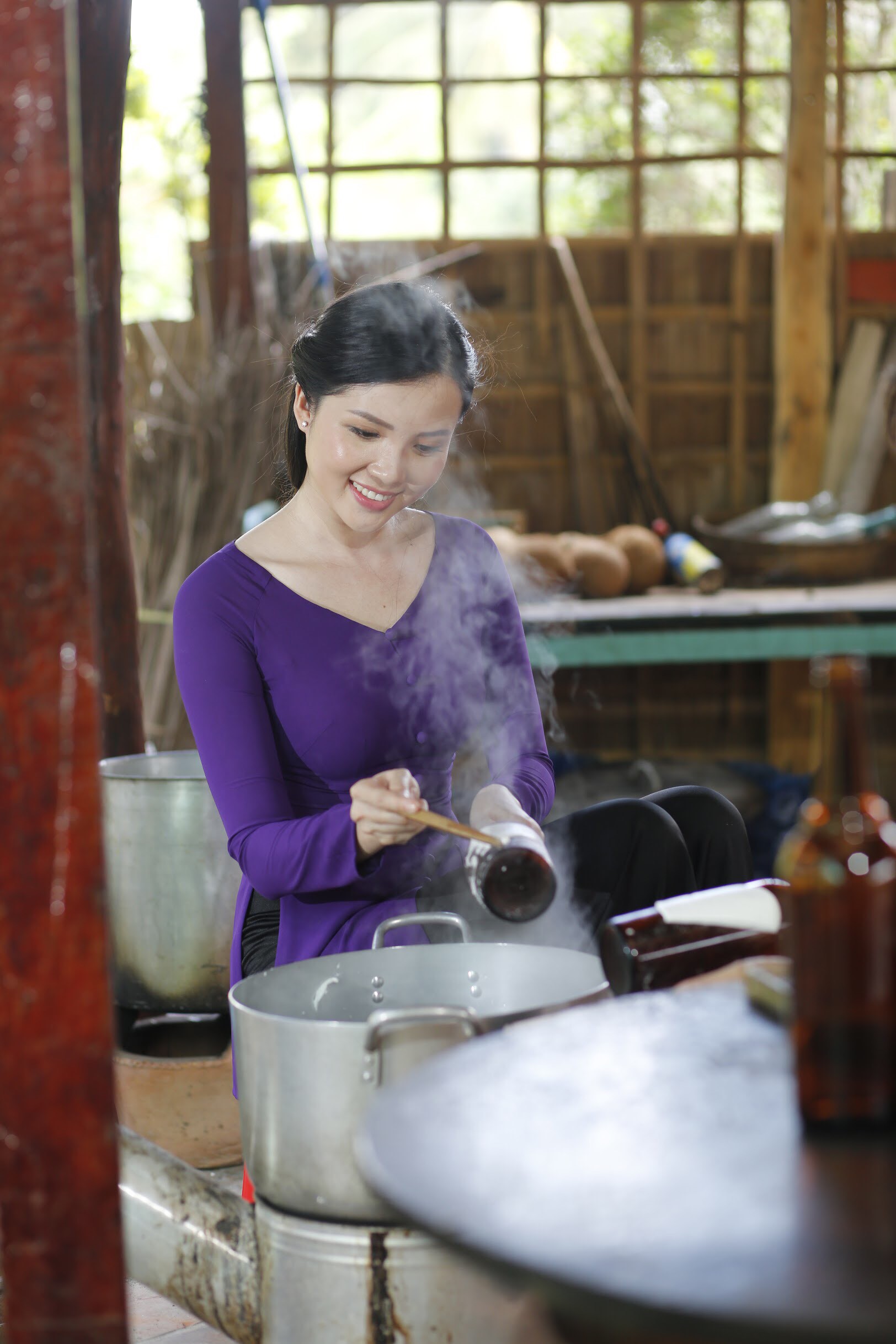 Hoa kh&ocirc;i Huỳnh Th&uacute;y Vi l&agrave;m đại sứ lễ hội b&aacute;nh d&acirc;n gian Nam Bộ - Ảnh 4.