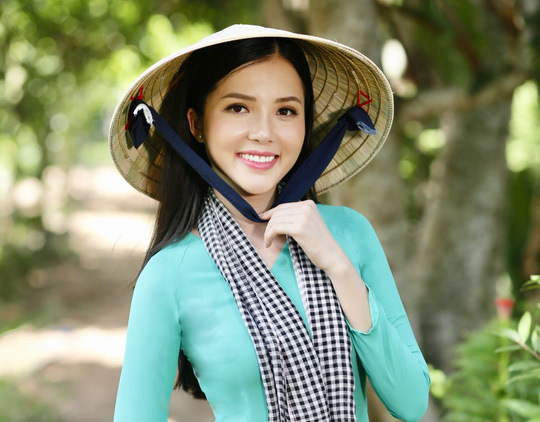Hoa khôi Huỳnh Thúy Vi làm đại sứ lễ hội bánh dân gian Nam Bộ