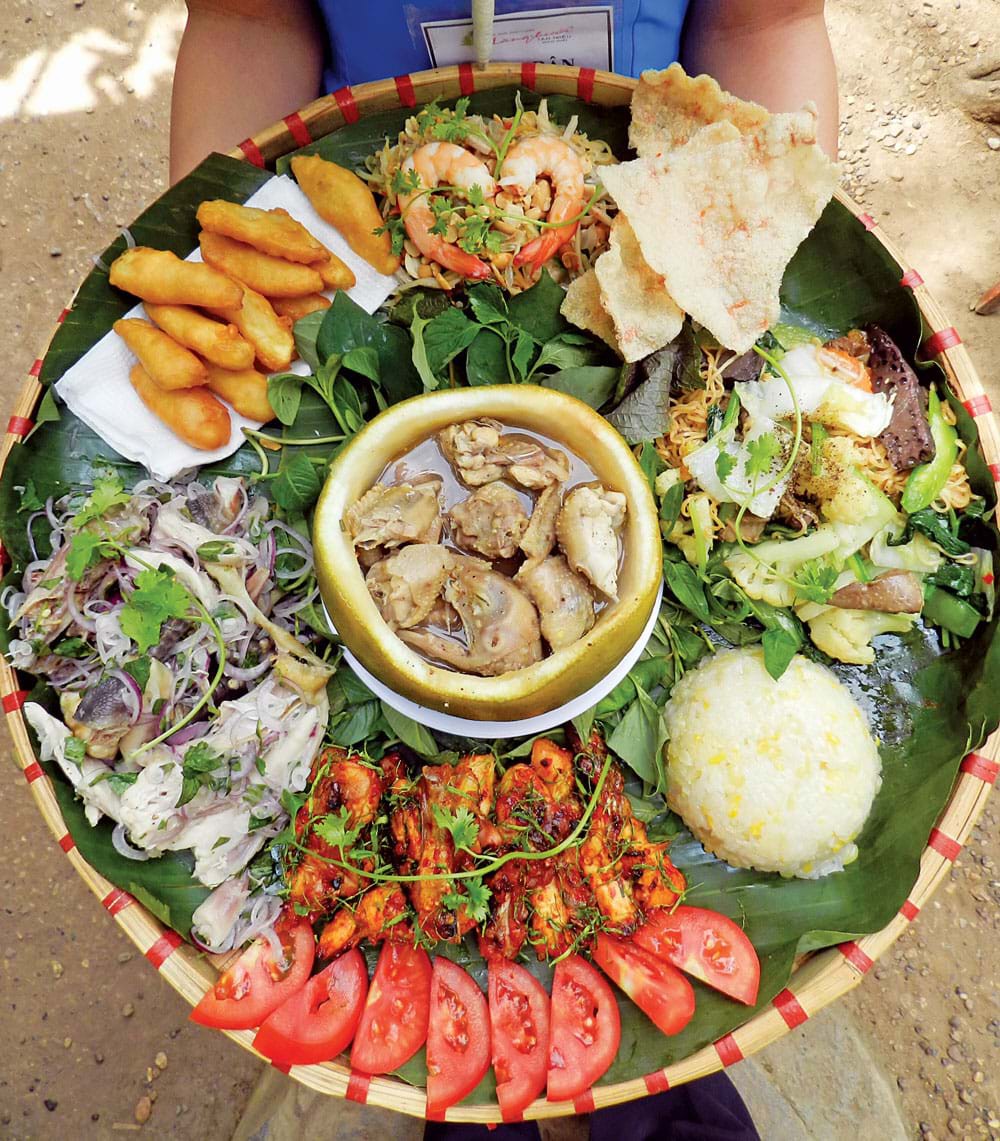 Duy&ecirc;n qu&ecirc; tr&ecirc;n một mẹt g&agrave; - Ảnh 1.
