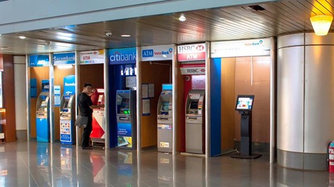 Các chủ tịch ngân hàng thu nhập bao nhiêu mỗi năm?