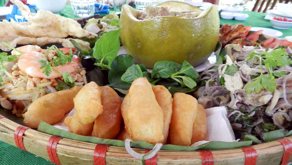Duy&ecirc;n qu&ecirc; tr&ecirc;n một mẹt g&agrave; - Ảnh 4.