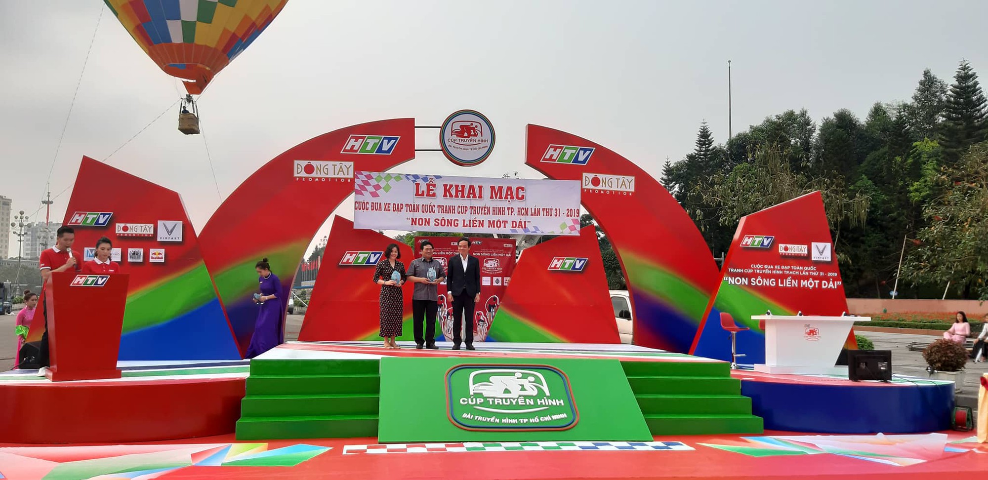 Khai mạc Giải Đua xe đạp C&uacute;p Truyền h&igrave;nh &ldquo;Non s&ocirc;ng liền một dải&rdquo; - Ảnh 8.