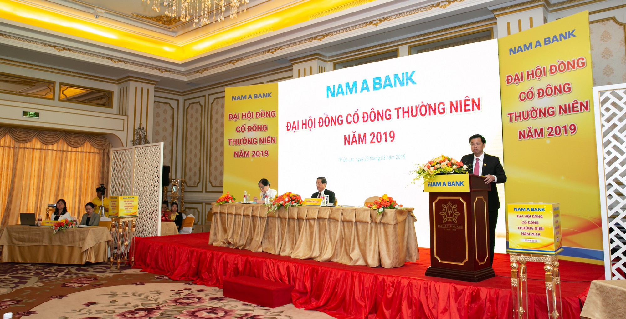 Cổ đông ngân hàng ngóng cổ tức