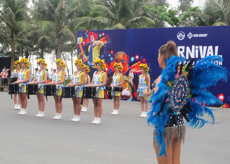 M&atilde;n nh&atilde;n lễ hội Carnival đường phố lần đầu ti&ecirc;n xuất hiện tại Sầm Sơn - Ảnh 8.