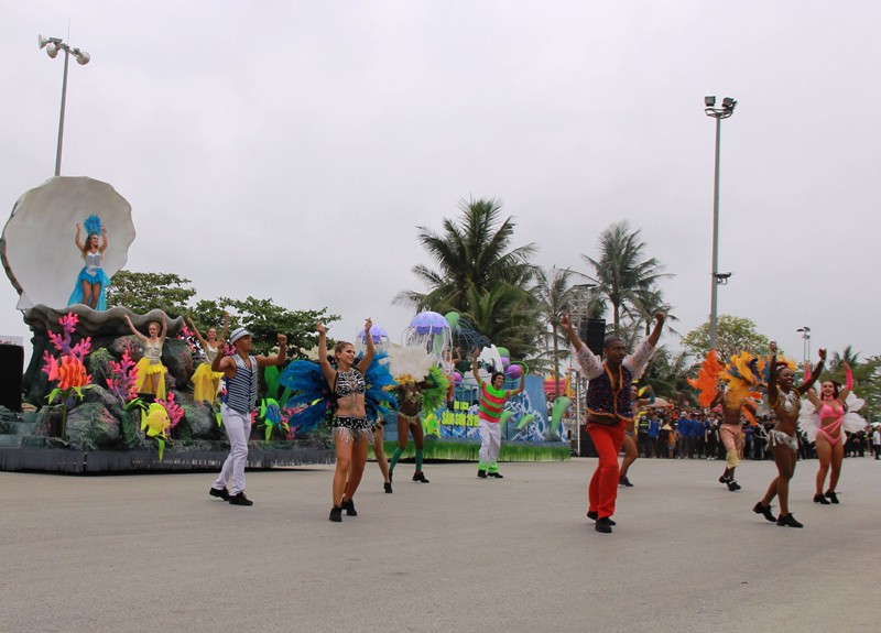 M&atilde;n nh&atilde;n lễ hội Carnival đường phố lần đầu ti&ecirc;n xuất hiện tại Sầm Sơn - Ảnh 2.