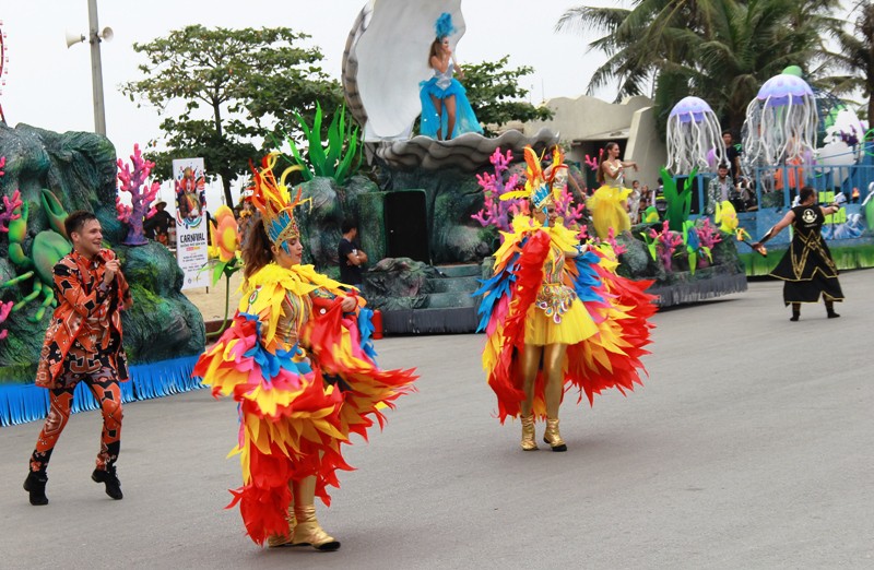 M&atilde;n nh&atilde;n lễ hội Carnival đường phố lần đầu ti&ecirc;n xuất hiện tại Sầm Sơn - Ảnh 7.