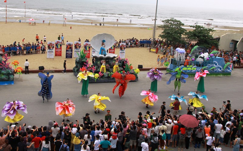 M&atilde;n nh&atilde;n lễ hội Carnival đường phố lần đầu ti&ecirc;n xuất hiện tại Sầm Sơn - Ảnh 10.