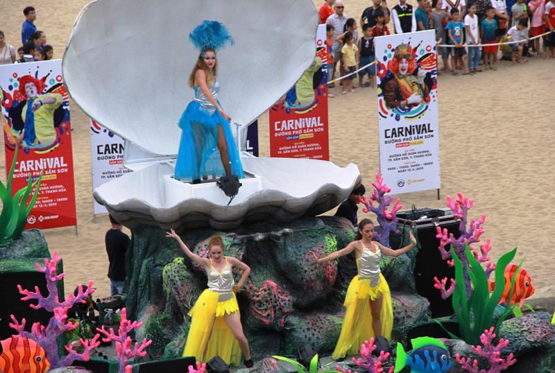 M&atilde;n nh&atilde;n lễ hội Carnival đường phố lần đầu ti&ecirc;n xuất hiện tại Sầm Sơn - Ảnh 14.