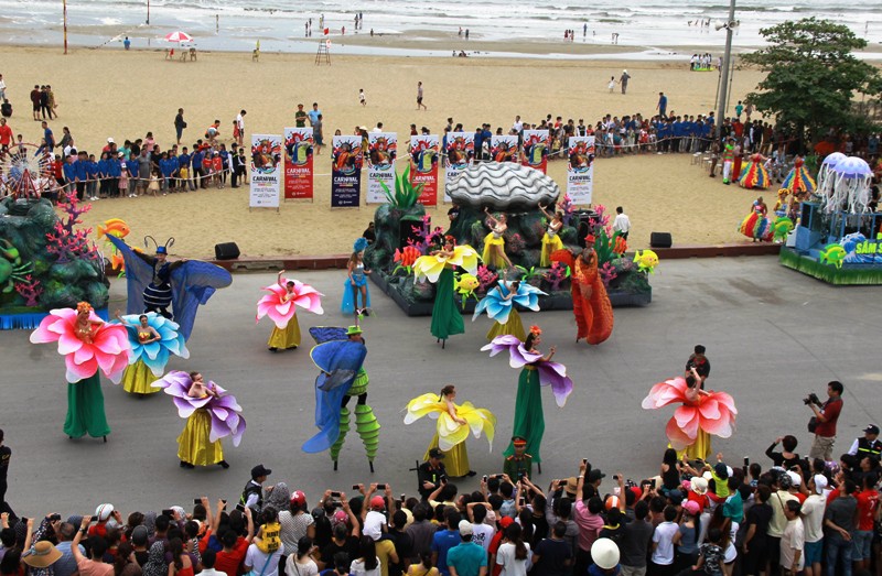 M&atilde;n nh&atilde;n lễ hội Carnival đường phố lần đầu ti&ecirc;n xuất hiện tại Sầm Sơn - Ảnh 9.
