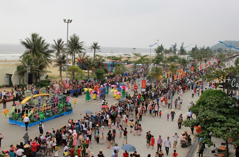 M&atilde;n nh&atilde;n lễ hội Carnival đường phố lần đầu ti&ecirc;n xuất hiện tại Sầm Sơn - Ảnh 16.