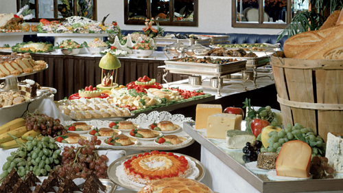 Thủ thuật gi&uacute;p nh&agrave; h&agrave;ng buffet kiếm bộn tiền d&ugrave; kh&aacute;ch ăn nhiều - Ảnh 1.