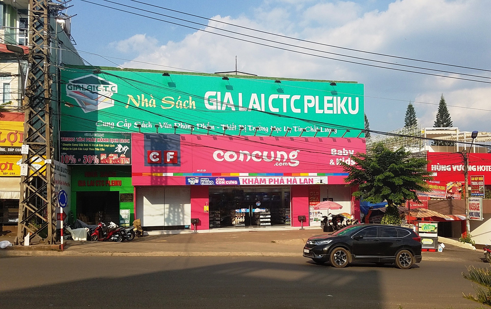 Cận cảnh những lô đất công được cho thuê trái luật - Ảnh 2.