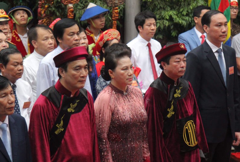 Chủ tịch Quốc hội Nguyễn Thị Kim Ngân dâng hương các Vua Hùng
