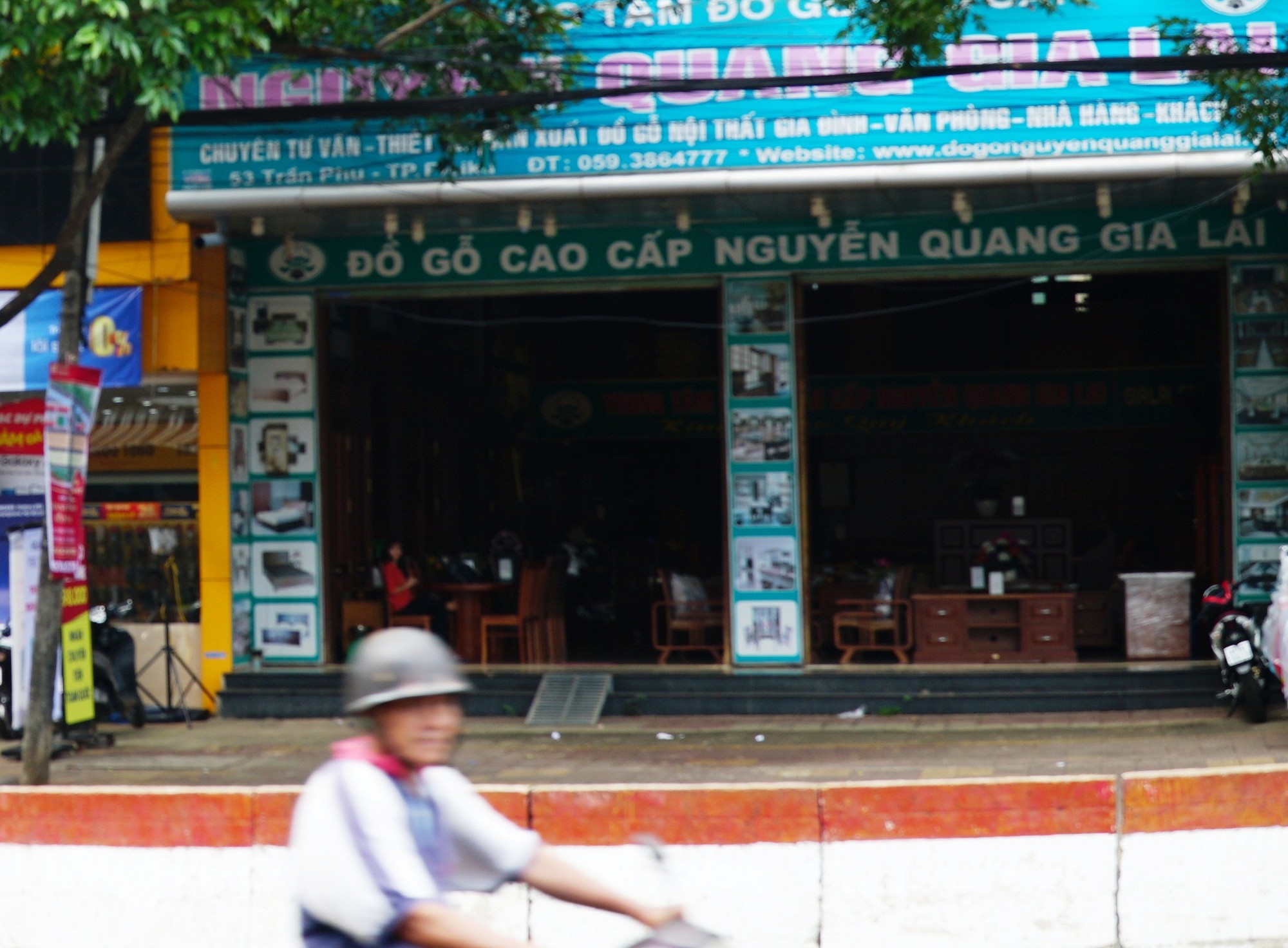 Cận cảnh những lô đất công được cho thuê trái luật - Ảnh 3.