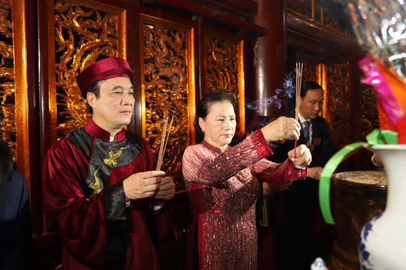 Hướng về đất Tổ