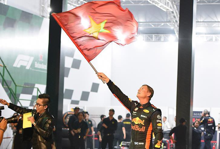 Huyền thoại David Coulthard và đội đua F1  mang gì đến trình diễn tại Việt Nam?
