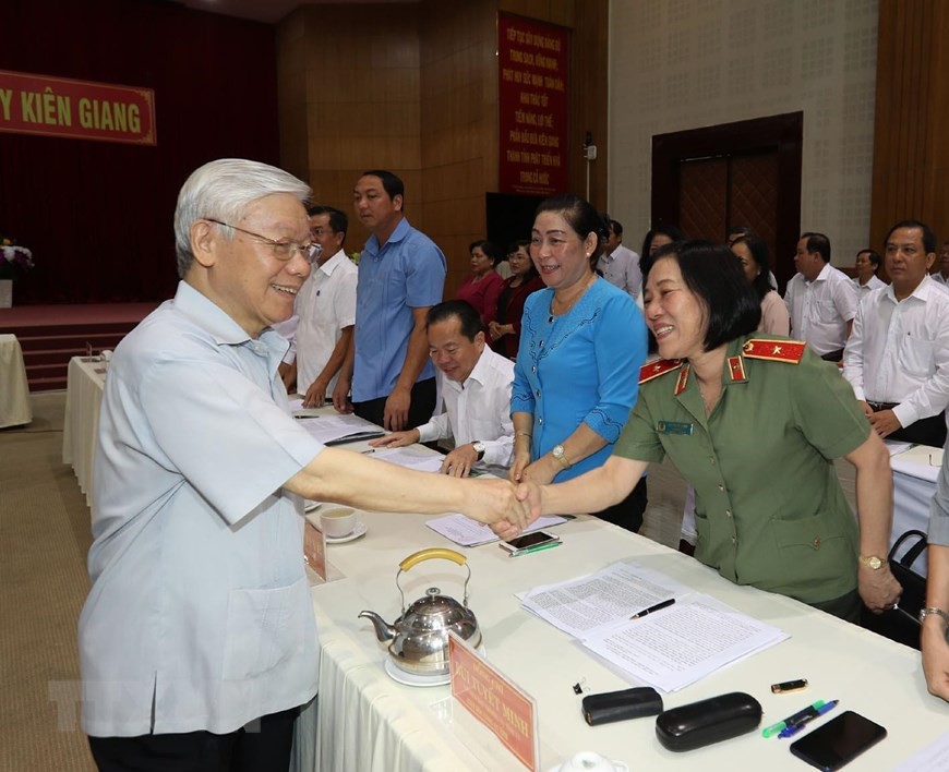 H&igrave;nh ảnh Tổng B&iacute; thư, Chủ tịch nước Nguyễn Ph&uacute; Trọng l&agrave;m việc ở Ki&ecirc;n Giang - Ảnh 9.