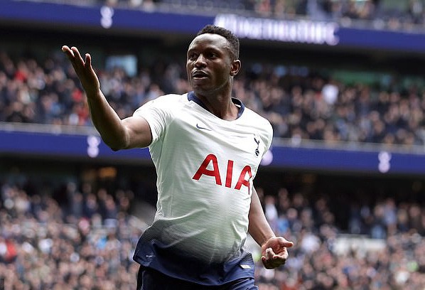 Phil Jones đổ máu, Pogba thăng hoa với cú đúp phạt đền - Ảnh 9.