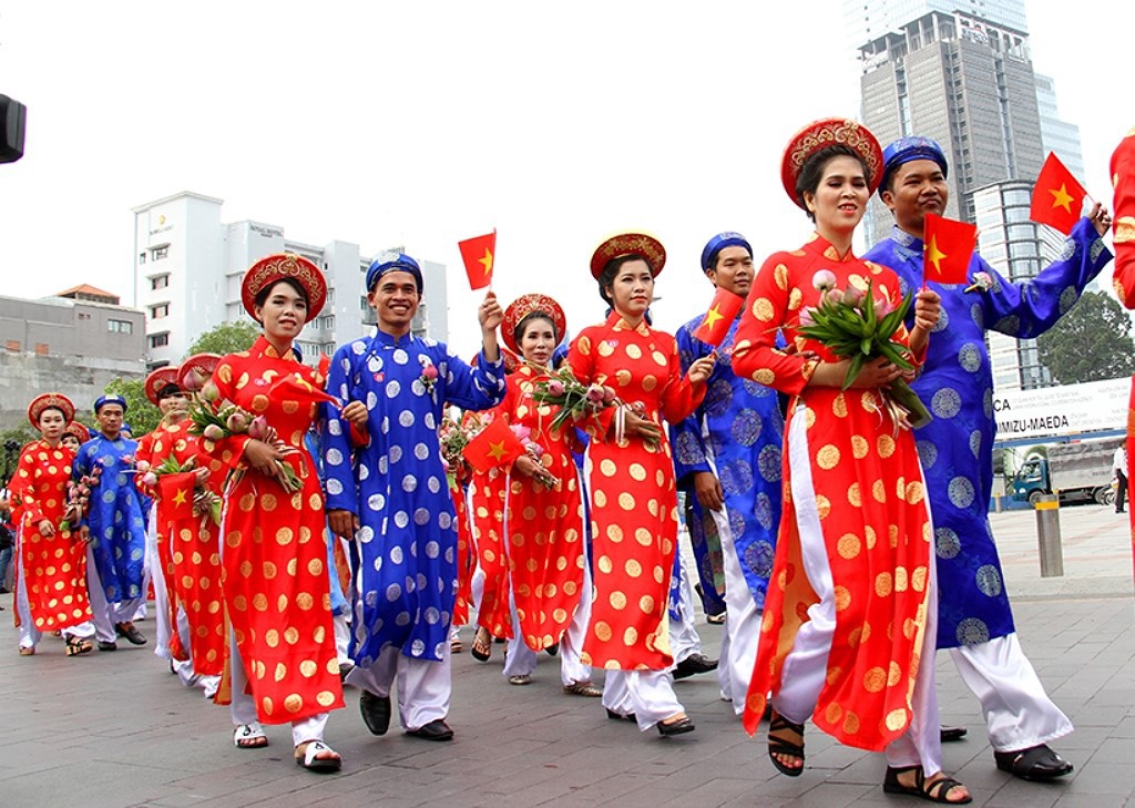 Tổ chức lễ cưới tập thể cho công nhân khó khăn