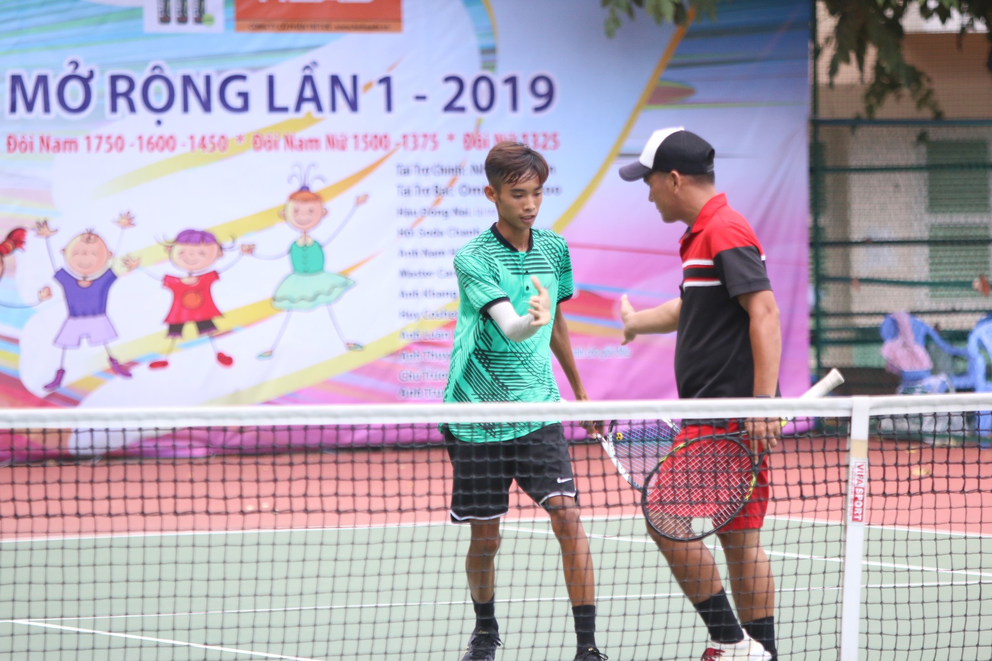 Quy&ecirc;n g&oacute;p 160 triệu đồng từ Giải Tennis từ thiện &ldquo;Kind is Kool&rdquo; mở rộng - Ảnh 1.