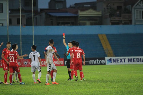 V-League nhiều bạo lực cũng vì trọng tài