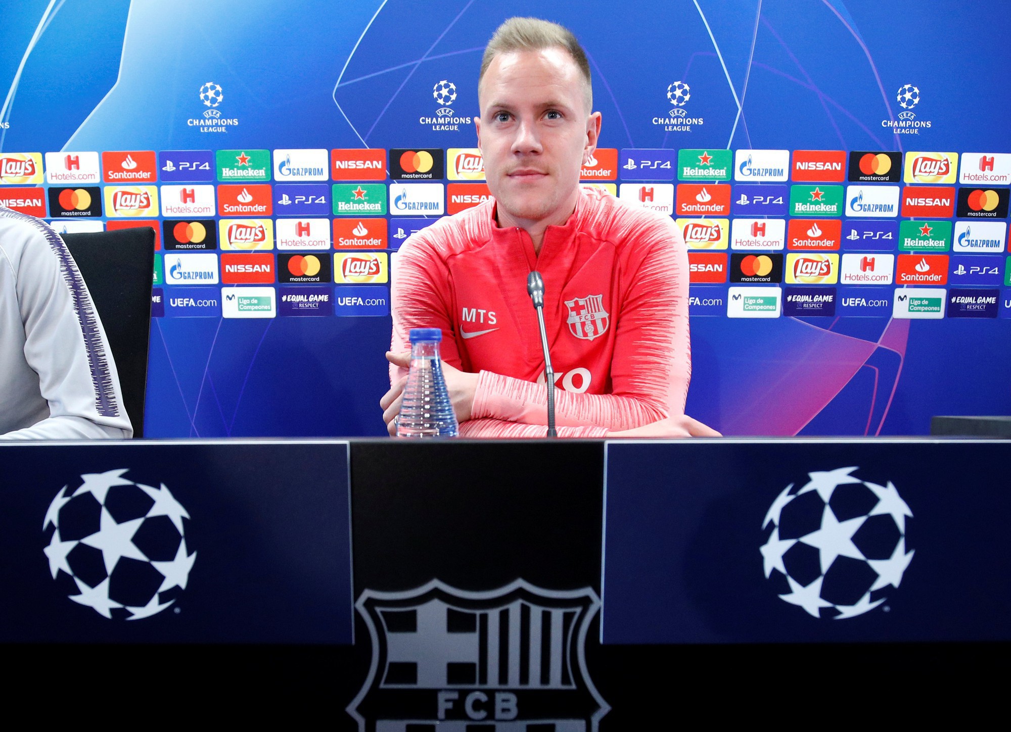 Stegen cảnh báo M.U: Đừng mơ "làm gỏi" Barcelona như với PSG