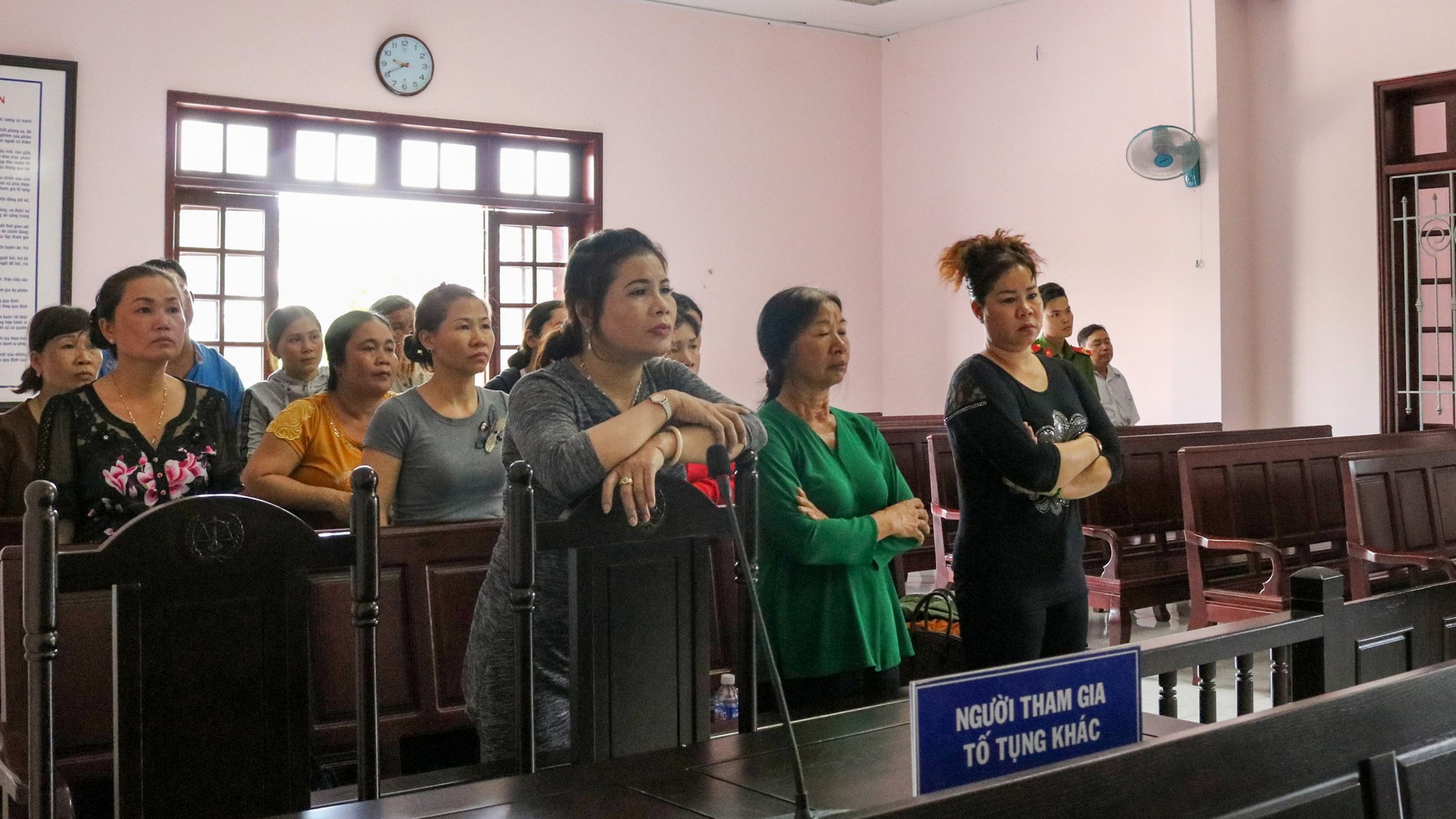 Lừa đảo tiền hụi trên 2,7 tỉ, bị cáo sắp sinh con lãnh 13 năm tù - Ảnh 1.