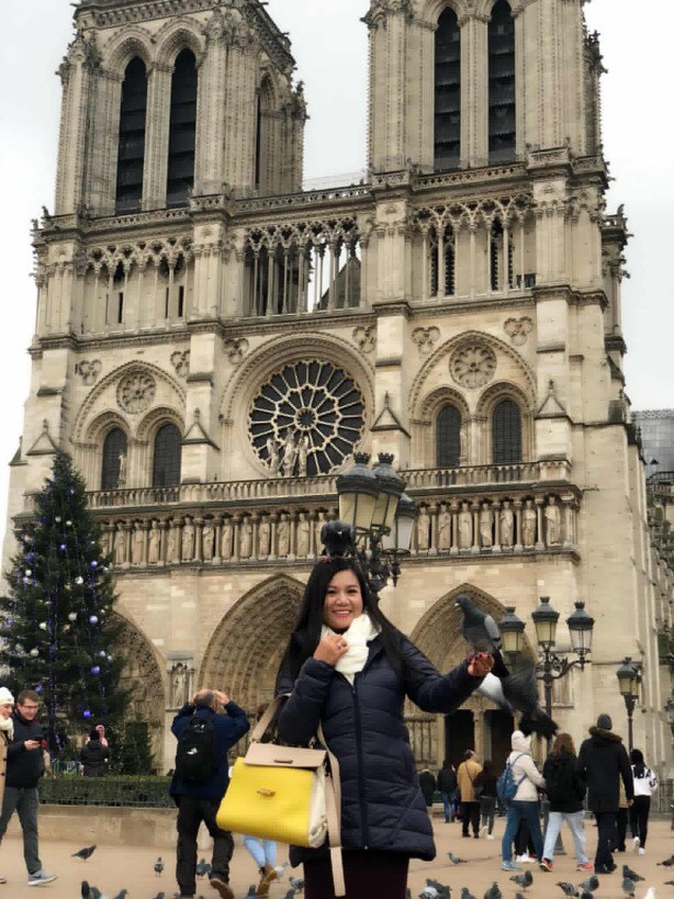 Nghệ sĩ b&agrave;ng ho&agrave;ng trước ngọn lửa b&ugrave;ng l&ecirc;n từ Nh&agrave; thờ Đức B&agrave; Paris - Ảnh 5.