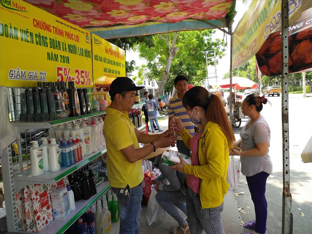 Long An: 6.000 công nhân mua sắm tại "Phiên chợ giá tốt"
