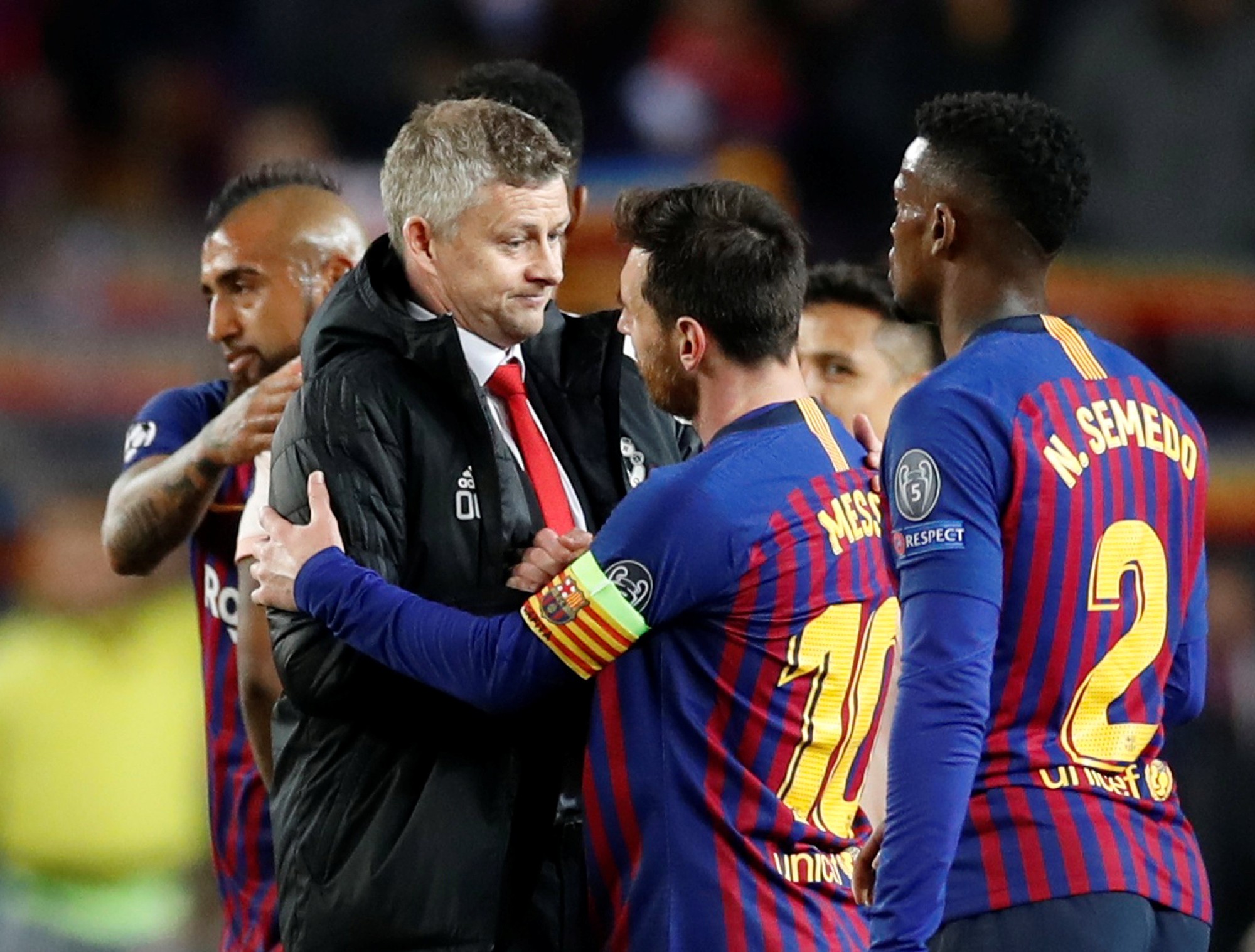 Thua đậm ở Nou Camp, "Quỷ đỏ" lủi thủi trở về nhà