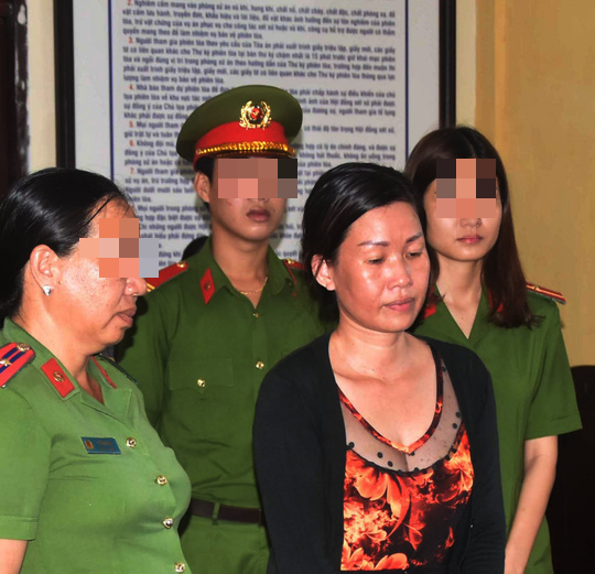 Vu khống cán bộ quan hệ bất chính và "cướp" tiền, nữ giám đốc lãnh án tù