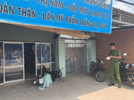 Bình Dương: Một phụ nữ bị cướp đâm gục ở tiệm tóc