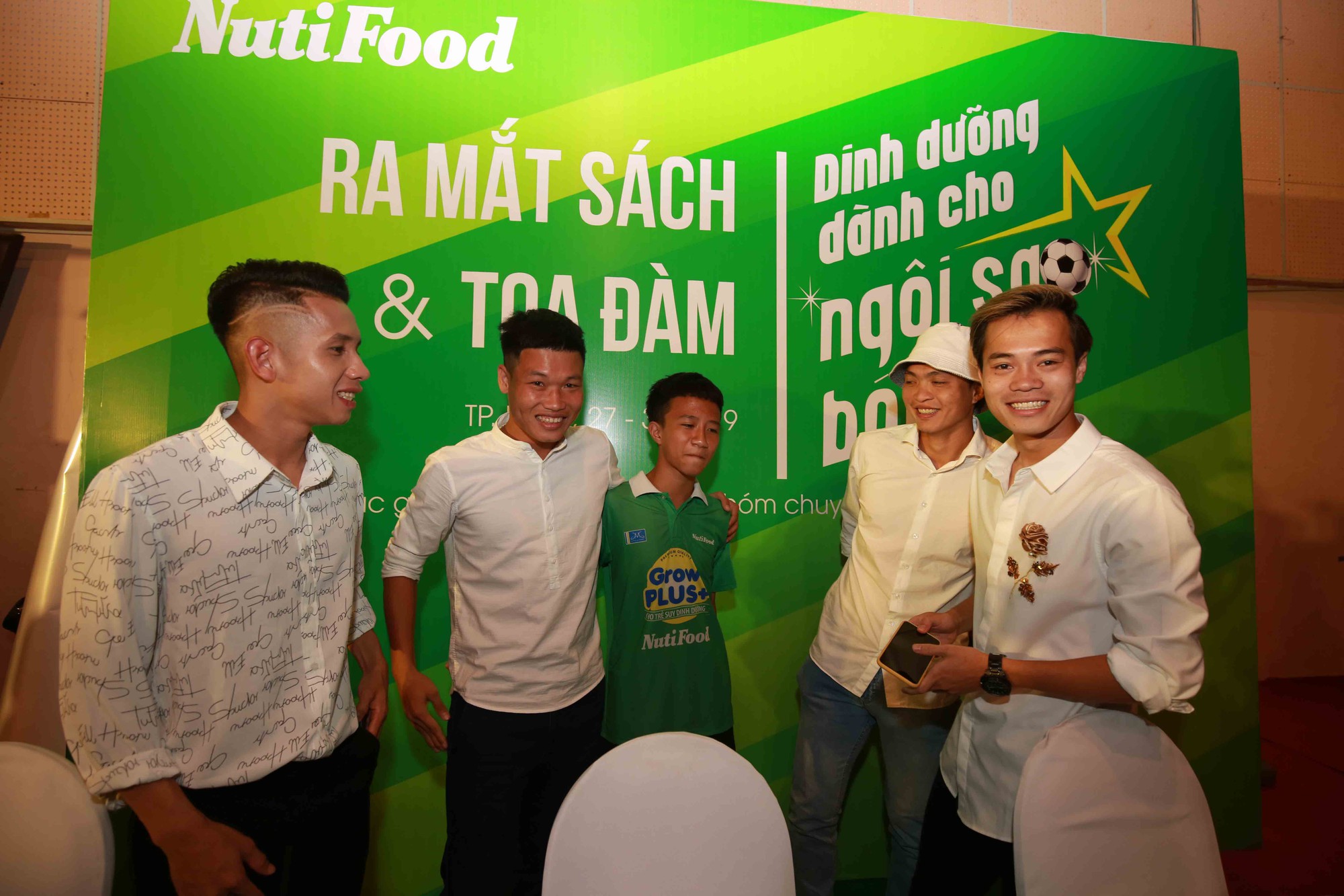 Giải mã tốc độ của Văn Toàn ở siêu phẩm vào lưới Than Quảng Ninh - Ảnh 1.