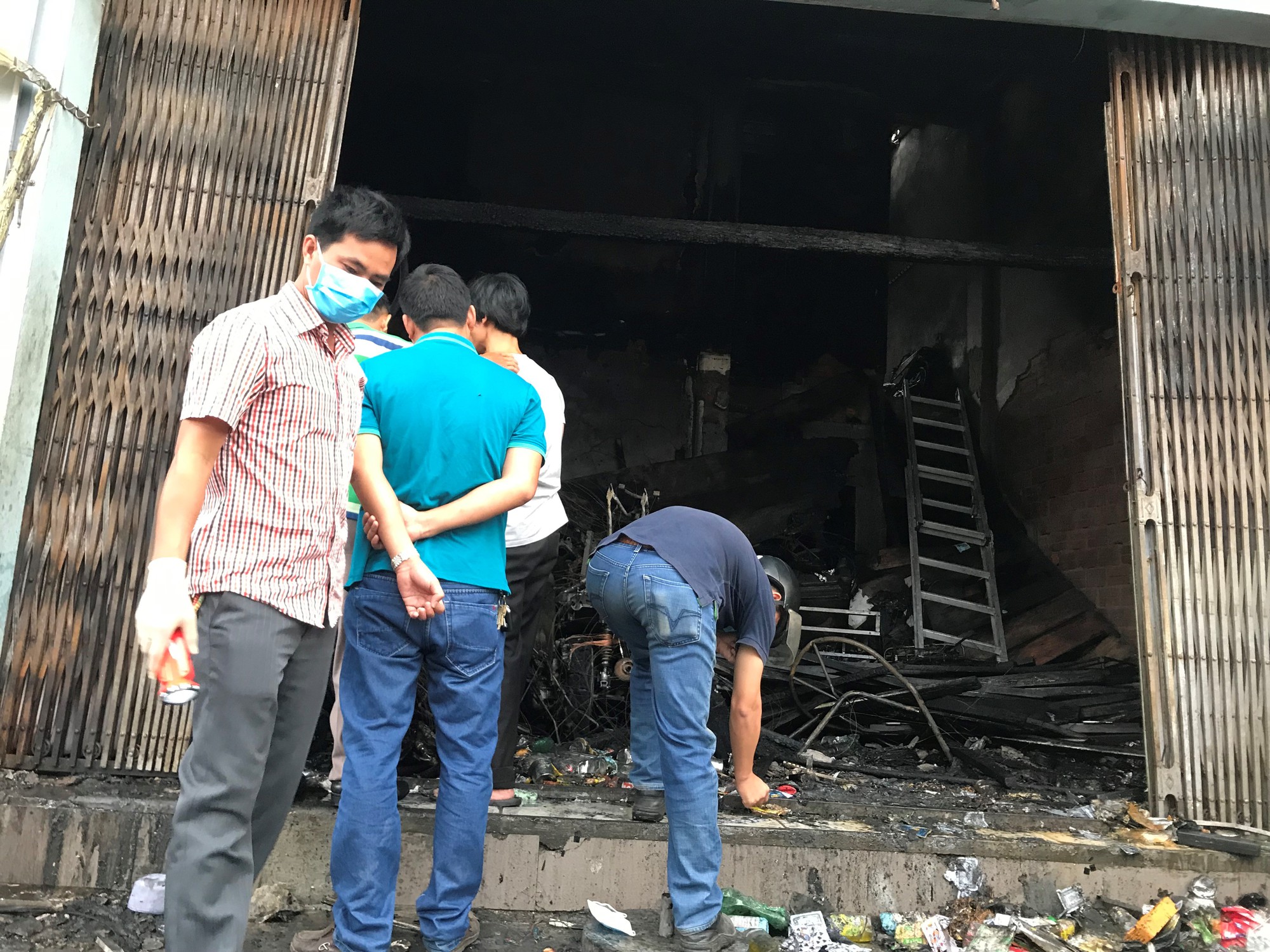 3 người chết trong cửa hàng bị cháy - Ảnh 2.