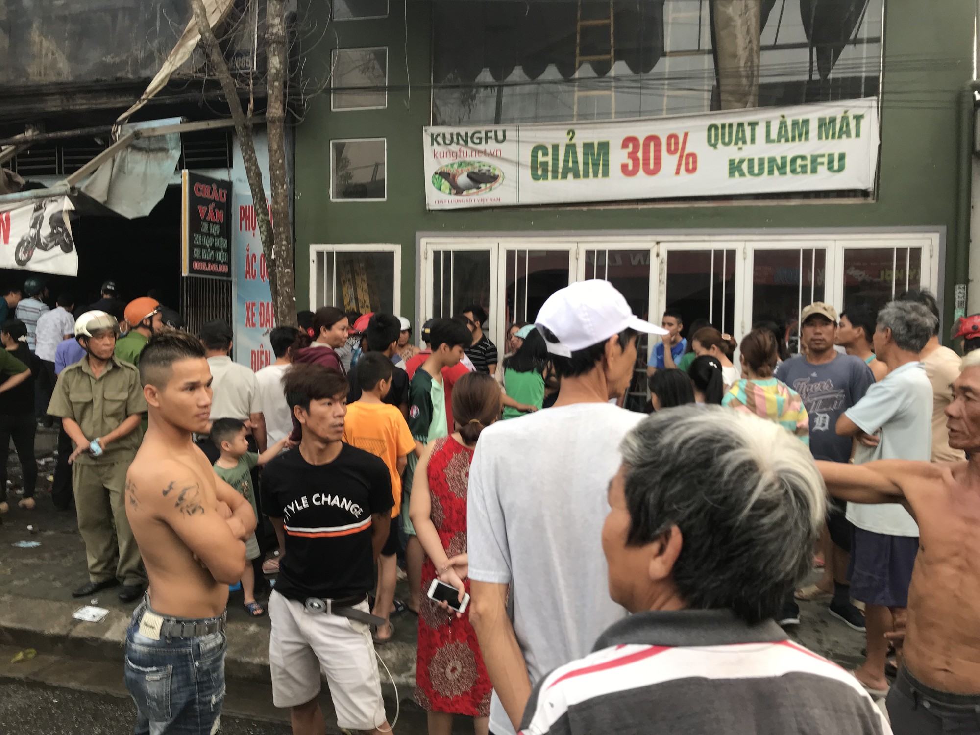 3 người chết trong cửa hàng bị cháy - Ảnh 3.