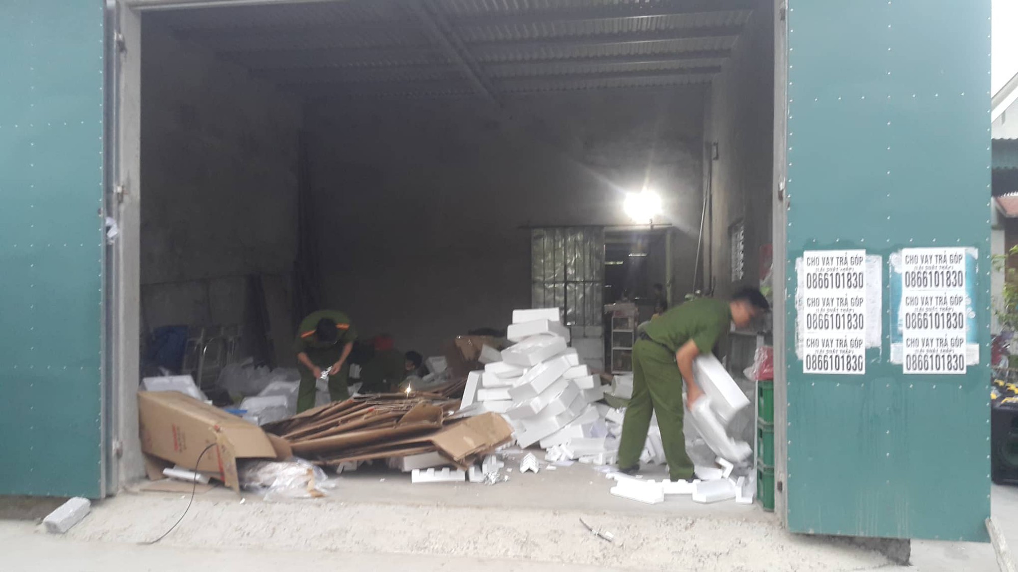 Vụ bắt giữ gần 1 tấn ma t&uacute;y đ&aacute;: Kh&aacute;m nh&agrave; 1 nghi phạm điều h&agrave;nh đường d&acirc;y - Ảnh 1.