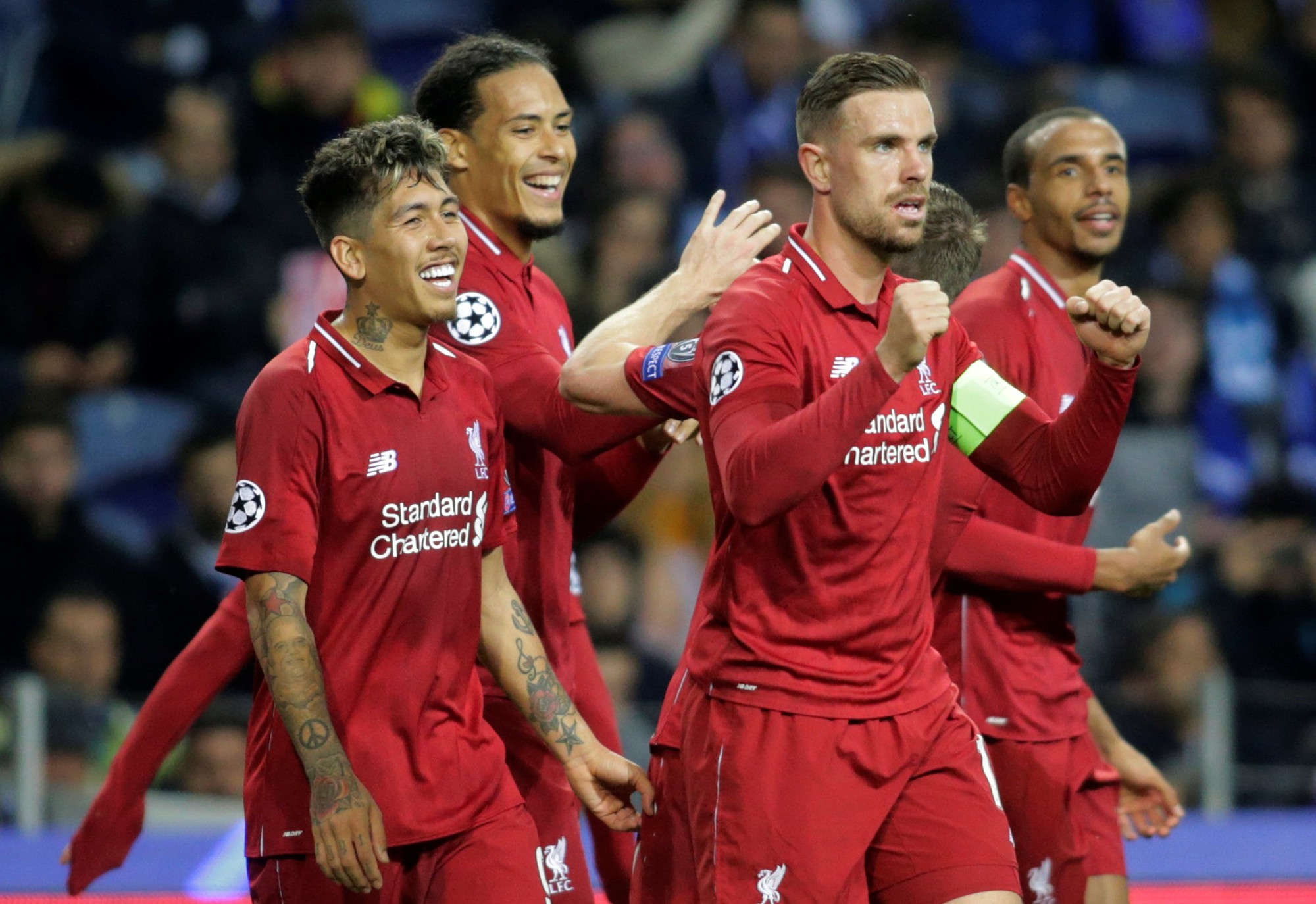 Hạ chủ nhà Tottenham, Liverpool chạm tay vào lịch sử