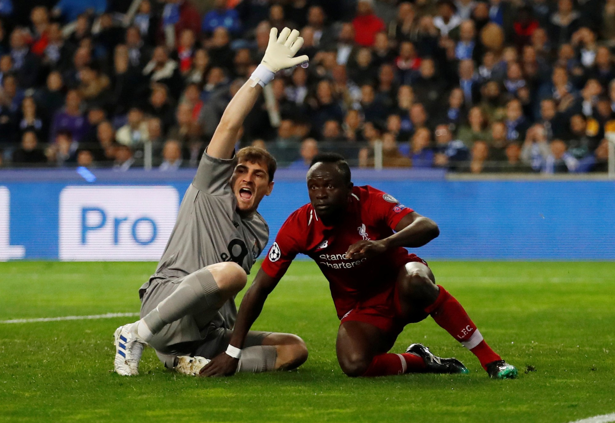 Si&ecirc;u tiền đạo lập c&ocirc;ng ở hang rồng, Liverpool v&agrave;o b&aacute;n kết Champions League - Ảnh 3.