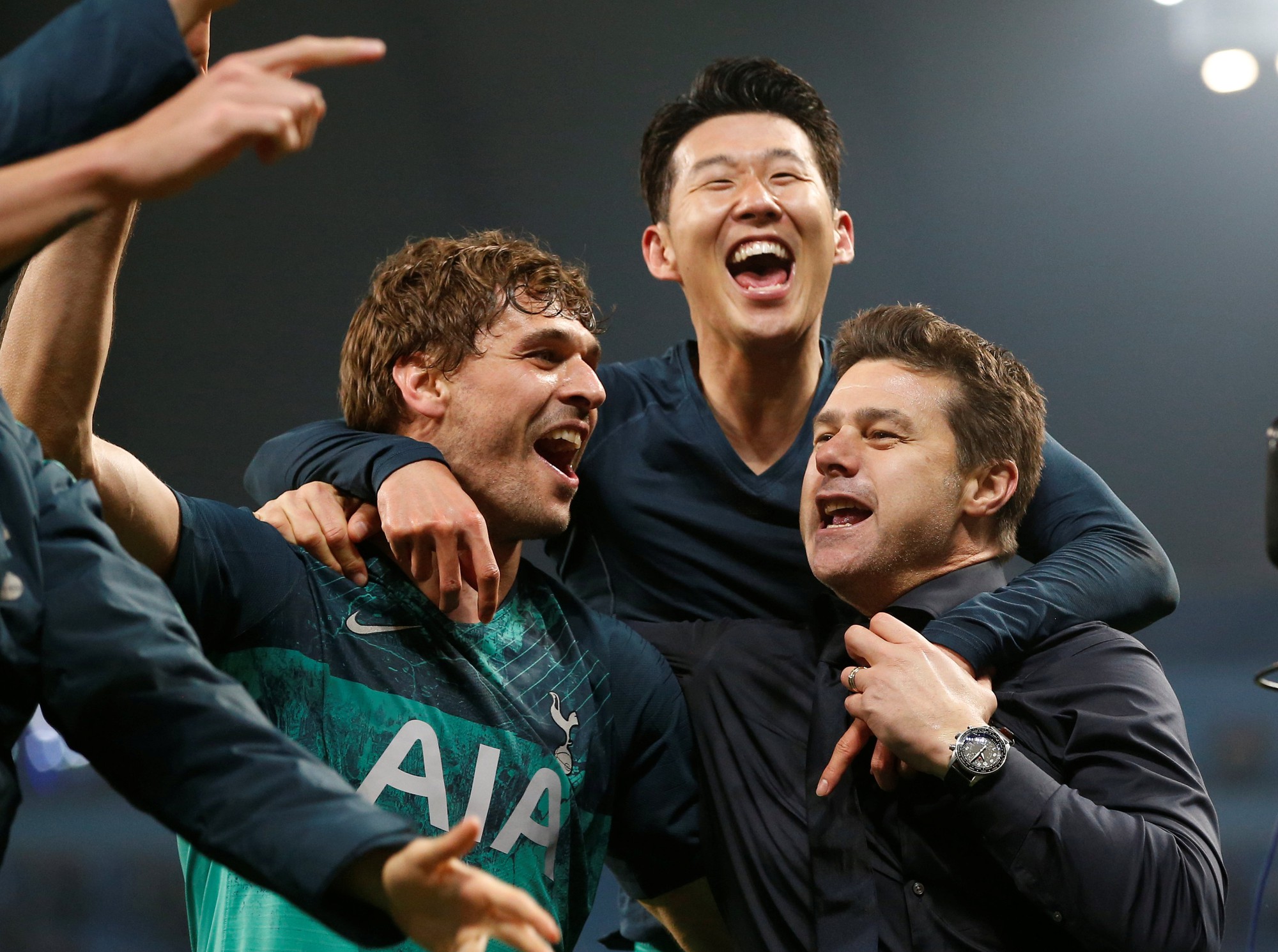 Đại tiệc bàn thắng, Man City bị loại cay đắng ở Champions League