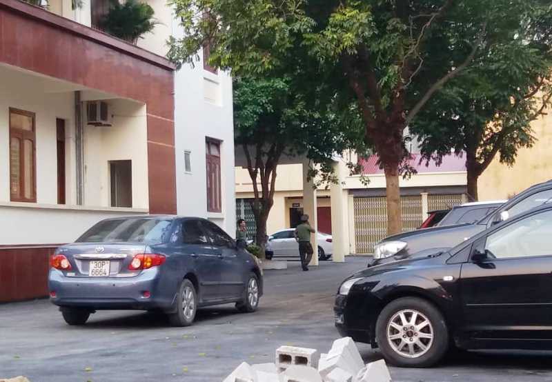 Nhiều cán bộ công an xuất hiện tại trụ sở Thanh tra tỉnh Thanh Hóa - Ảnh 3.