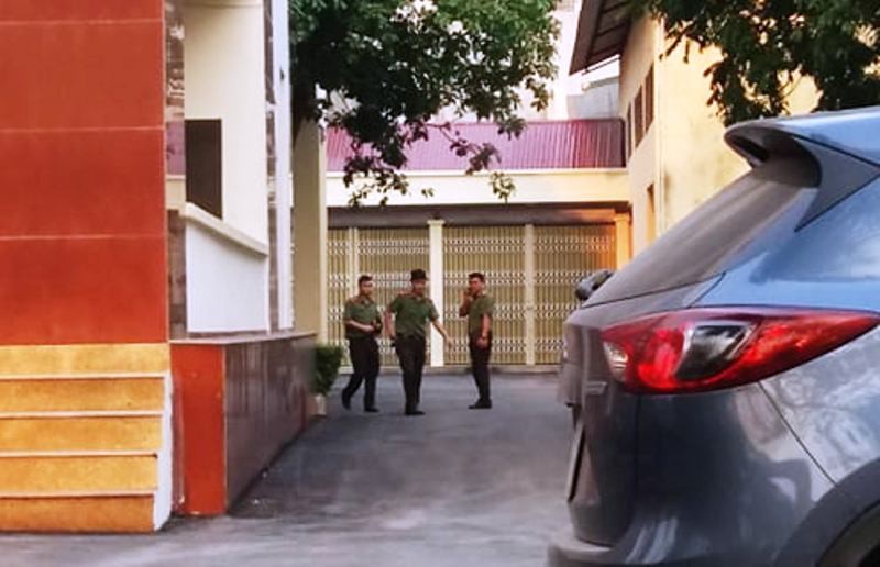 Nhiều cán bộ công an xuất hiện tại trụ sở Thanh tra tỉnh Thanh Hóa - Ảnh 2.