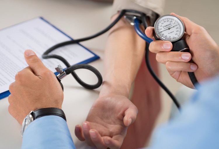 Cao huyết áp gặp nắng nóng dễ đột quỵ, trụy tim?