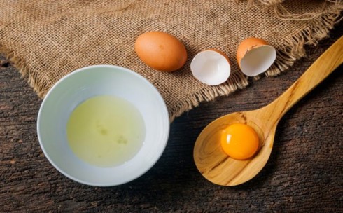 Những c&aacute;ch xoa dịu đ&ocirc;i mắt bị sưng sau khi kh&oacute;c - Ảnh 3.