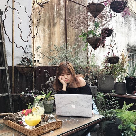 Kh&aacute;m ph&aacute; những qu&aacute;n c&agrave; ph&ecirc; nhiều c&acirc;y xanh ở trung t&acirc;m TP HCM - Ảnh 2.