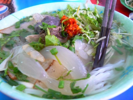 Kh&aacute;m ph&aacute; b&uacute;n sứa đặc sản Nha Trang khiến chị em m&ecirc; mẩn - Ảnh 2.