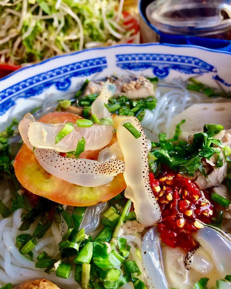 Khám phá bún sứa đặc sản Nha Trang khiến chị em mê mẩn
