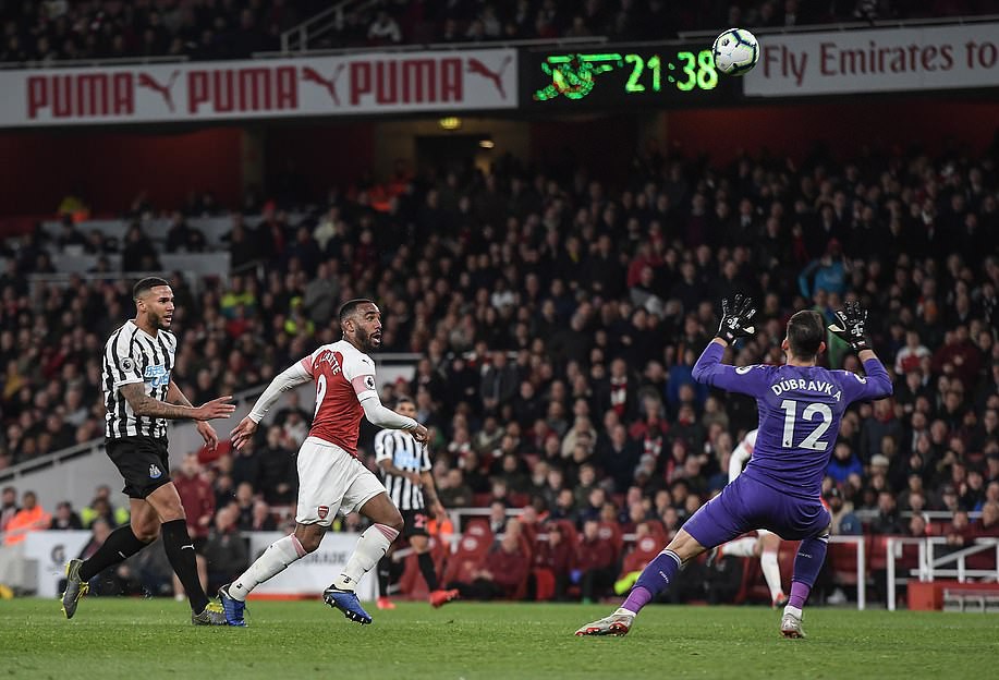 Thắng trận thứ 10 li&ecirc;n tiếp s&acirc;n nh&agrave;, Arsenal bay v&agrave;o Top 3 Ngoại hạng - Ảnh 4.
