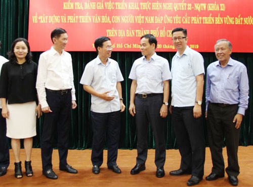 Phát triển kinh tế phải đi cùng văn hóa