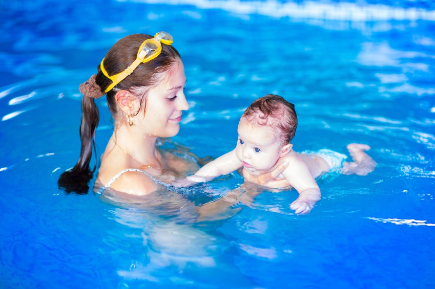 Con vài tuần tuổi, mẹ bơi lội, chạy bộ được không?